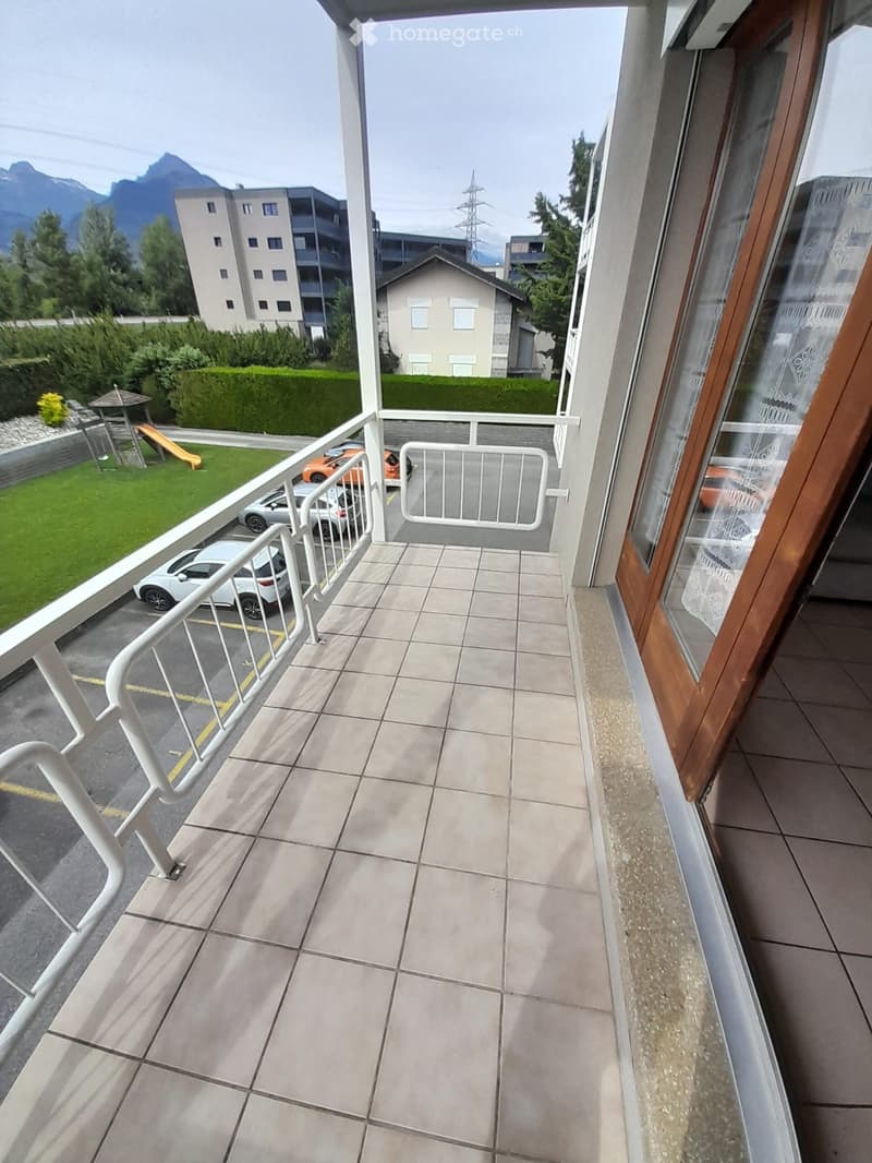 Charmant studio avec balcon à louer à Aproz (4)