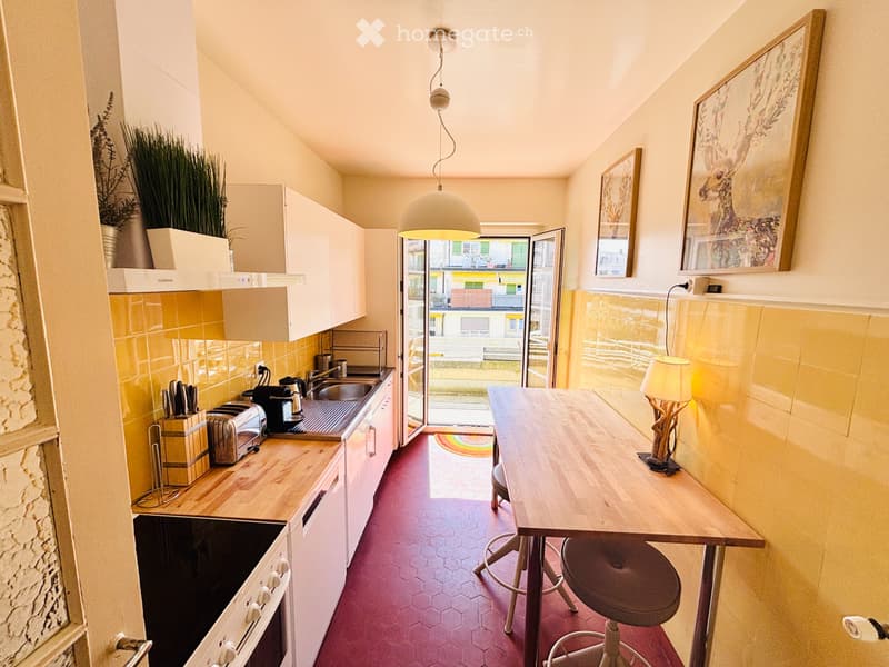 SUB-LET Bright Montchoisi 3.5 room with balcony & lake views (3)