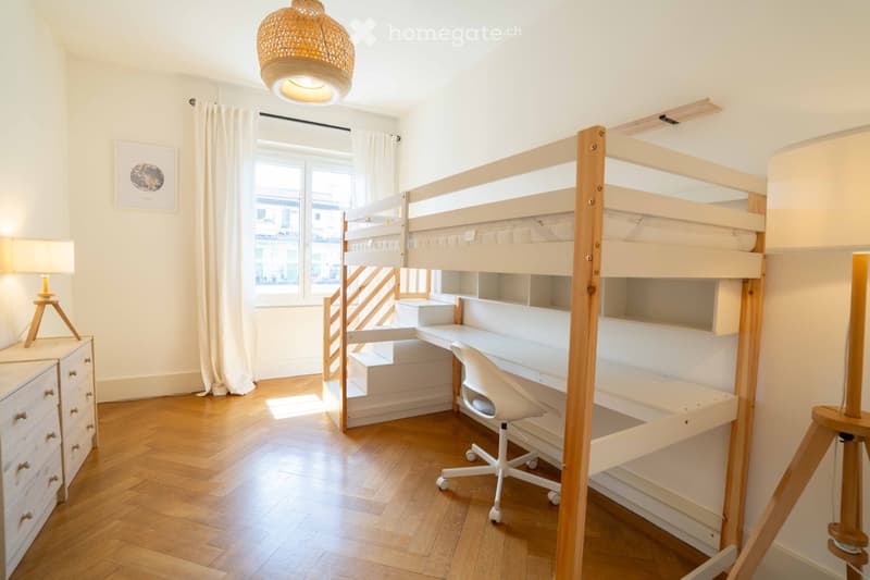 SUB-LET Bright Montchoisi 3.5 room with balcony & lake views (5)