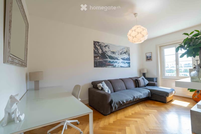 SUB-LET Bright Montchoisi 3.5 room with balcony & lake views (2)