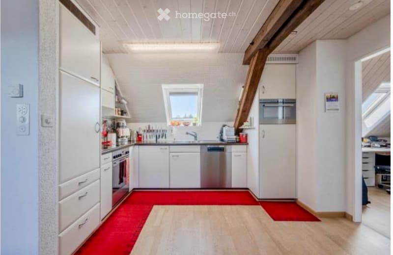 Charmante 3.5-Zimmer-Dachwohnung in Samstagern (3)