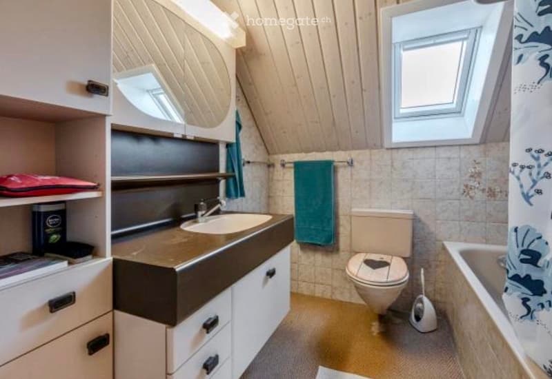 Charmante 3.5-Zimmer-Dachwohnung in Samstagern (2)