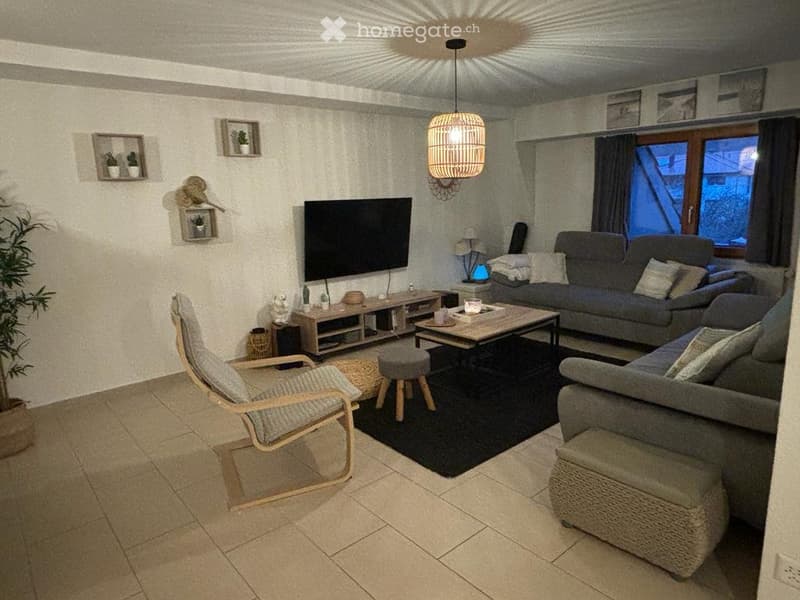Spacieux 4,5 pces situé au 2ème étage d'un petit immeuble (2)