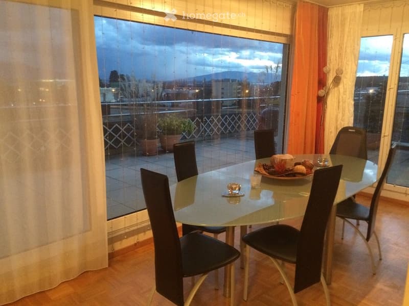 Belle chambre dans attique 5p, proche gare Nyon, parking int (4)