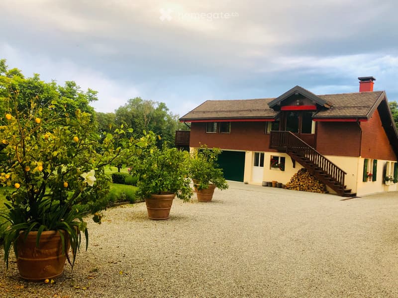 2 rooms studio in stunning estate very close to lake (2)