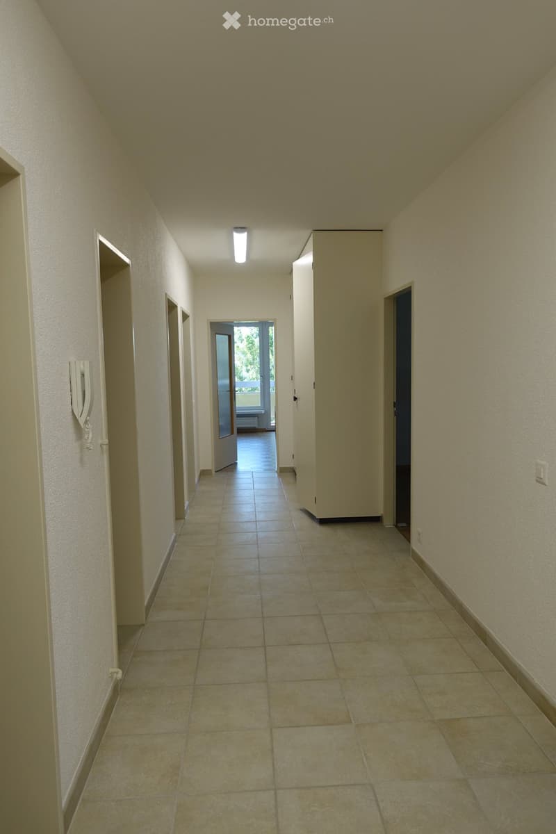 Bel app. lumineux de 4.5 pièces au 8ème, Beaumont, Fribourg (3)