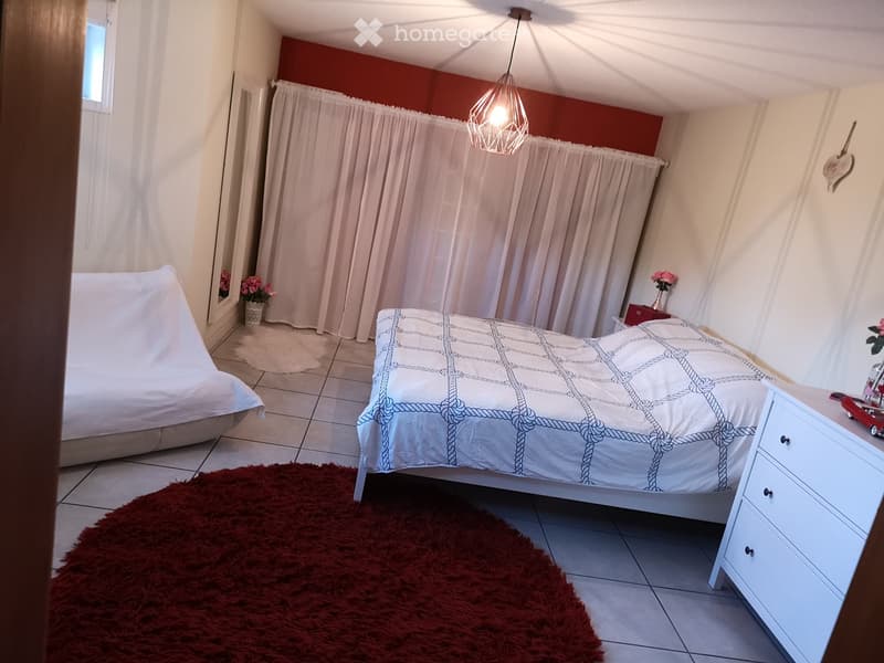 CHAMBRE MEUBLÉE AVEC PLACE DE PARC ET PISCINE À LOUER (2)
