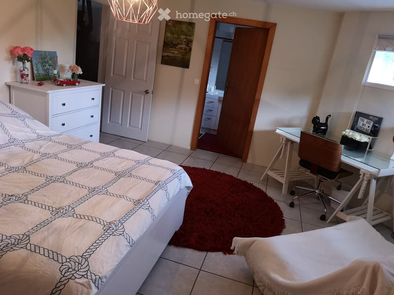 CHAMBRE MEUBLÉE AVEC PLACE DE PARC ET PISCINE À LOUER (3)