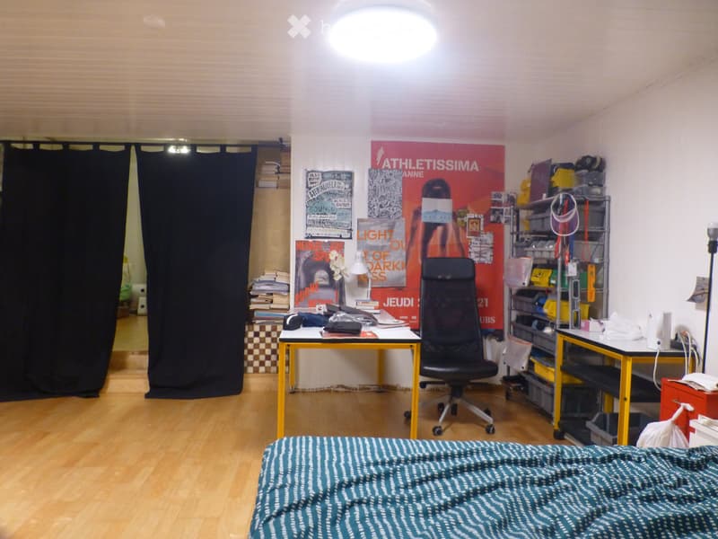 GRANDE CHAMBRE AU SOUS-SOL D'UNE VILLA (3)