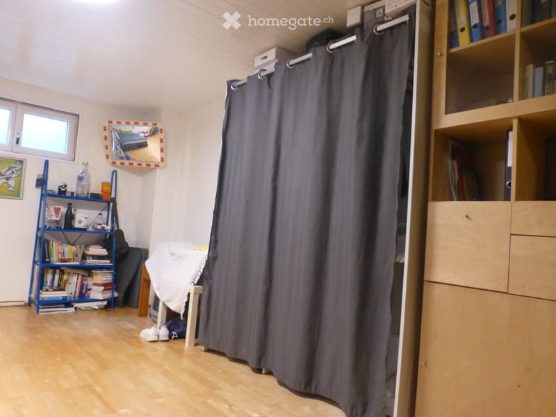 GRANDE CHAMBRE AU SOUS-SOL D'UNE VILLA (4)