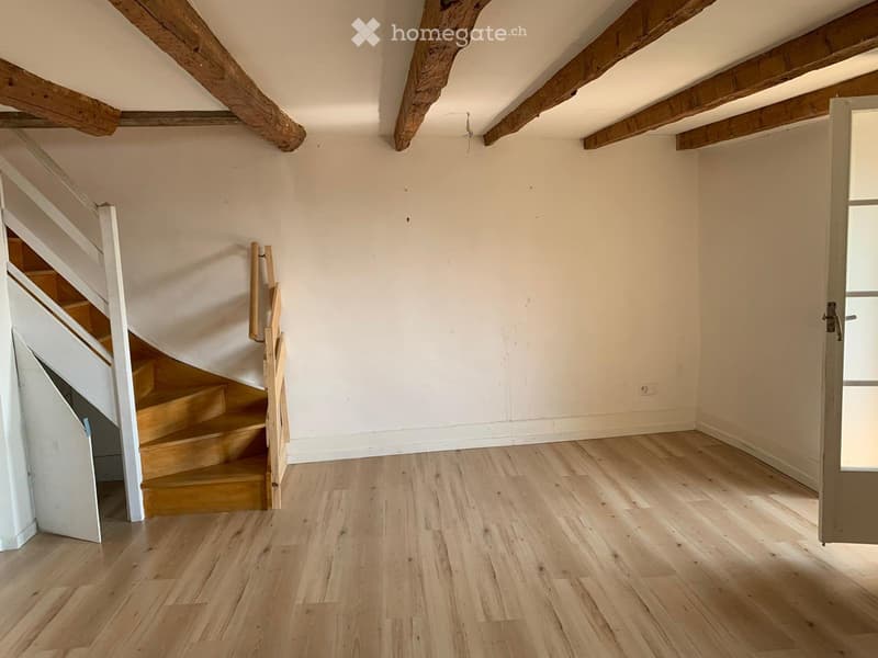 CHARMANTE MAISON MITOYENNE AVEC POTENTIEL DE DÉVELOPPEMENT (10)