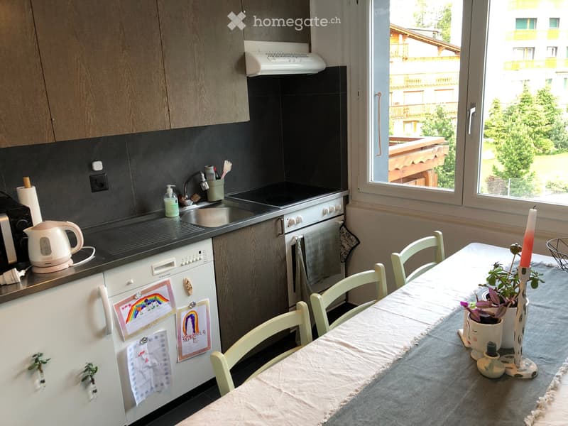 A louer à l'année charmant appartement au centre de Crans (3)