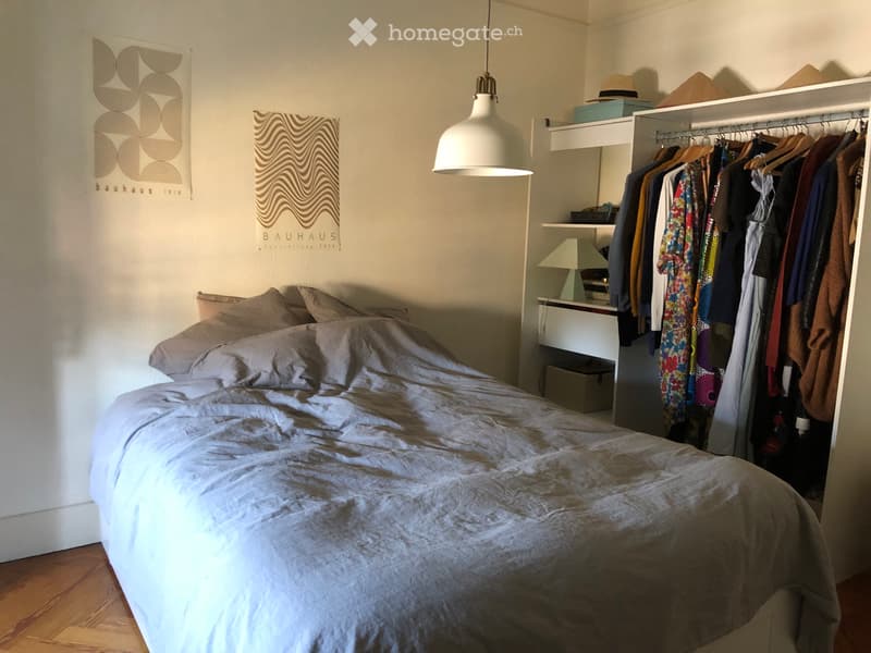 Loue grande chambre meublée (2)