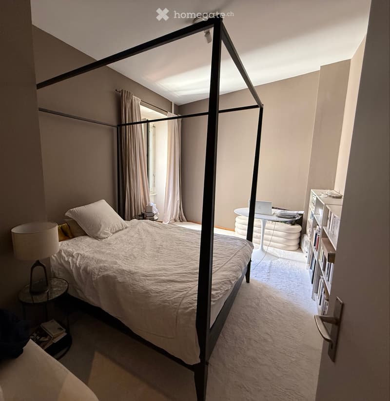 Chambre à louer au 1er août au centre-ville - pour une femme (1)