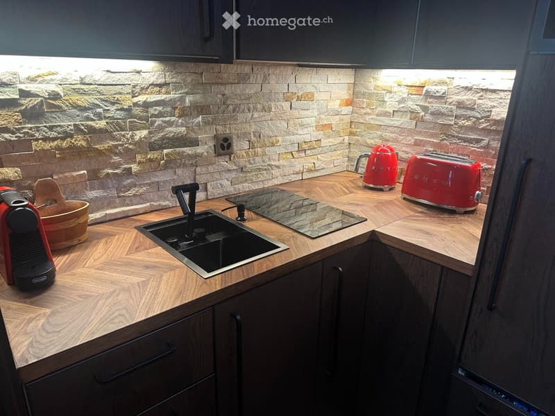 Neu renovierte 2.5 Zimmer Wohnung an bester Lage in Zermatt (3)