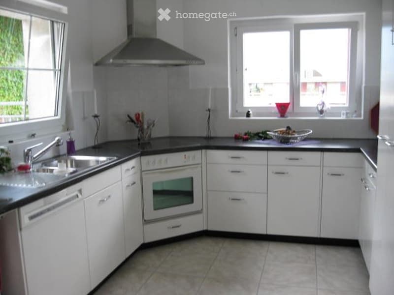 Schöne 3,5 Zimmerwohnung zu vermieten mit Balkon+Terrasse (2)