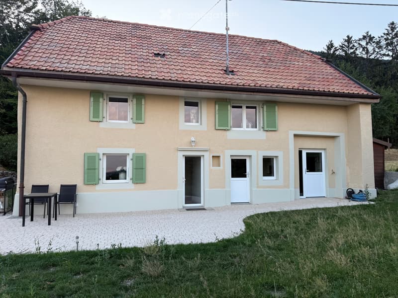 Maison de caractère avec terrasse et jardin (1)