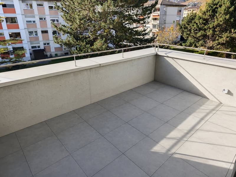 Appartement moderne de 2,5 avec terrasse et 2 places de parc (4)