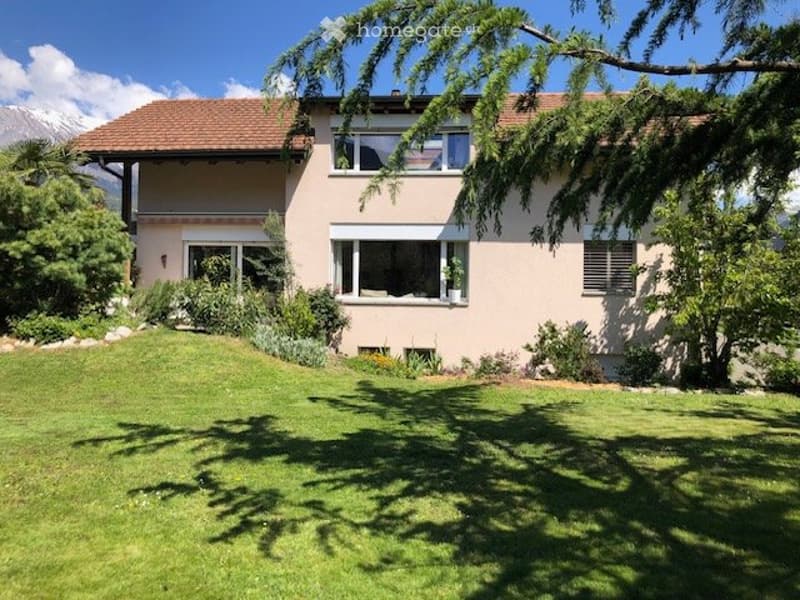 Studio lumineux dans villa (1)