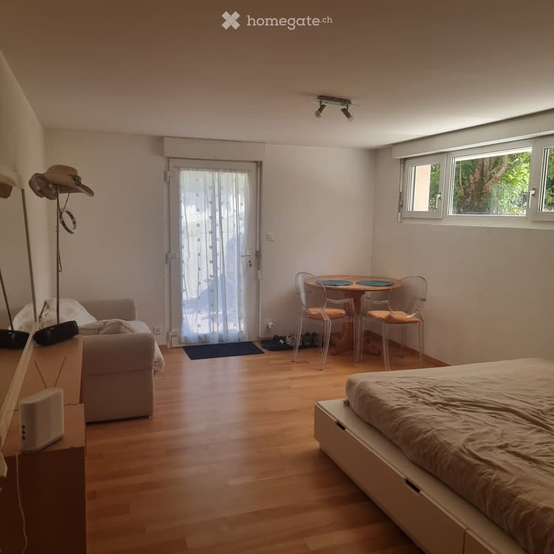 Studio lumineux dans villa (2)