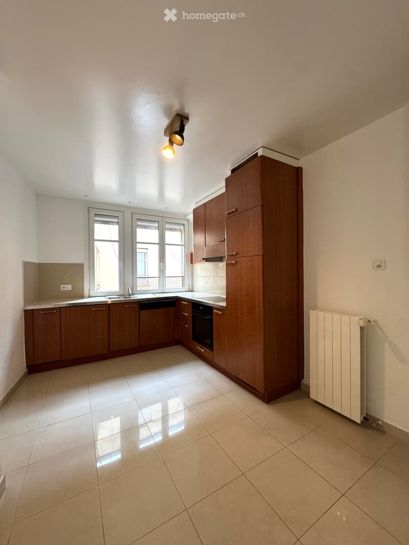 Appartement lumineux de 3,5 pièces au 3ème ét, centre ville. (2)