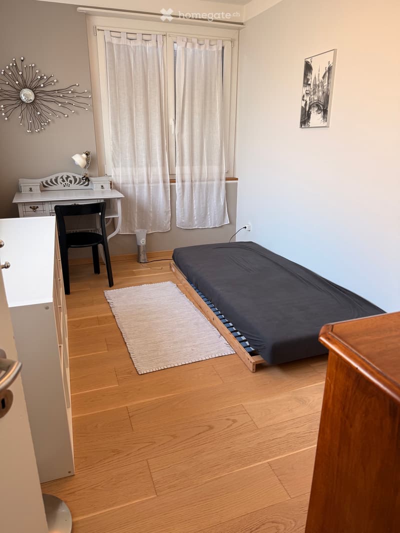 Petite chambre tranquille et lumineuse à louer (1)