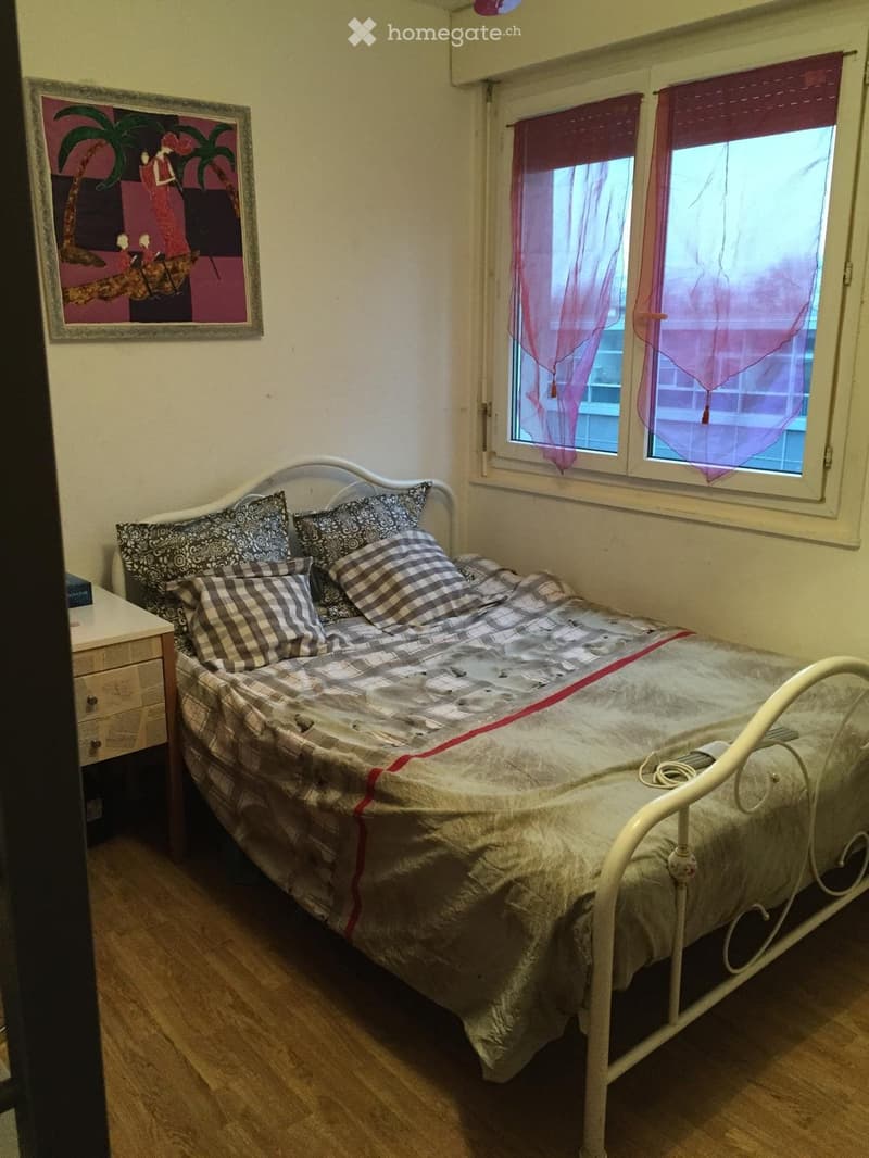 Chambre dans appartement de 6 pieces (1)