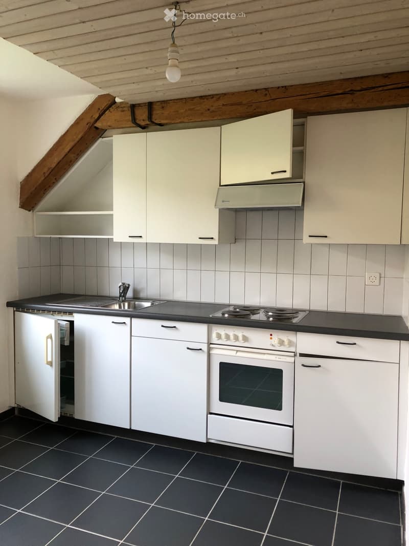Charmante Dachwohnung in ruhigem Altbau (4)