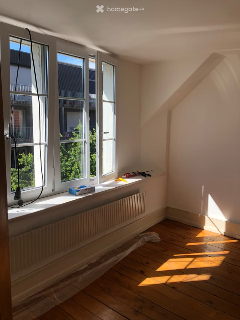Charmante Dachwohnung in ruhigem Altbau (2)