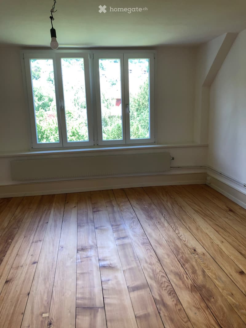 Charmante Dachwohnung in ruhigem Altbau (3)
