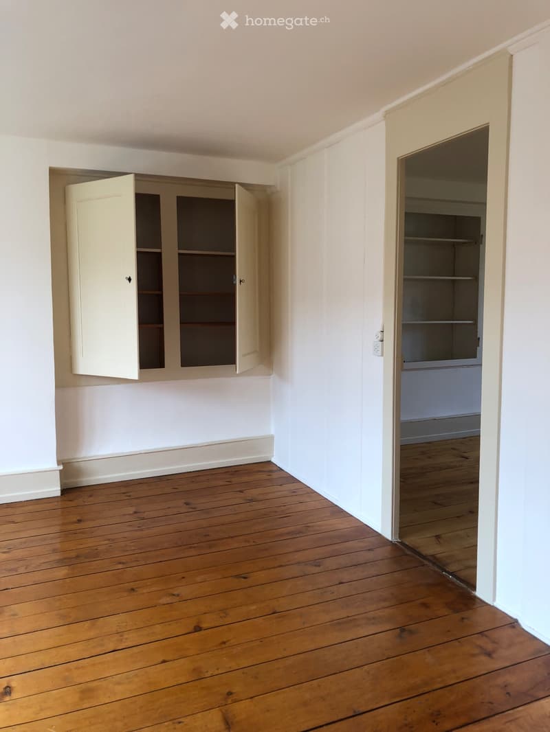Charmante Dachwohnung in ruhigem Altbau (3)