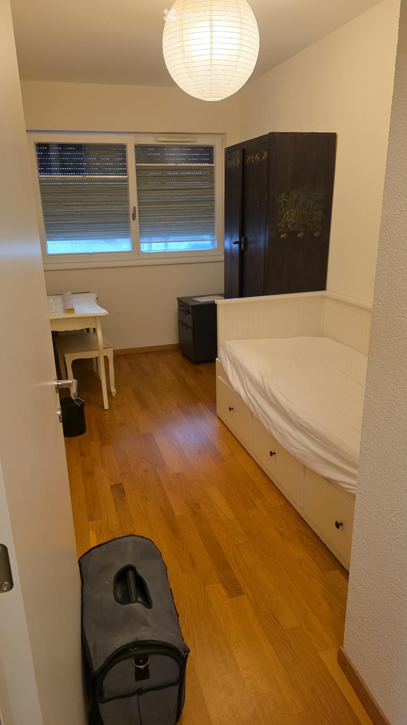 Chambre meublee (2)