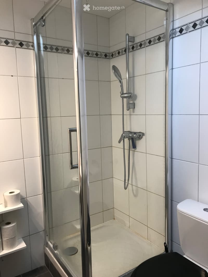 SION, chambre indépendante meublée, 100m de la vieille ville (4)