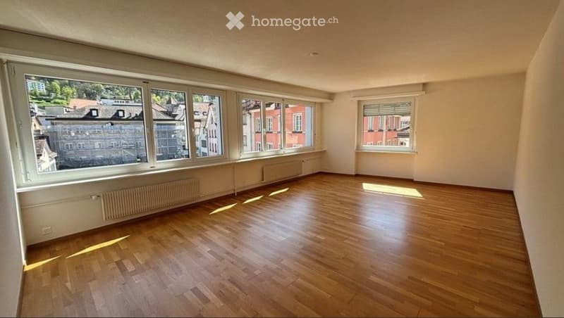 Charmante 3-Zimmer-Wohnung mit Balkon im Herzen von Chur (3)