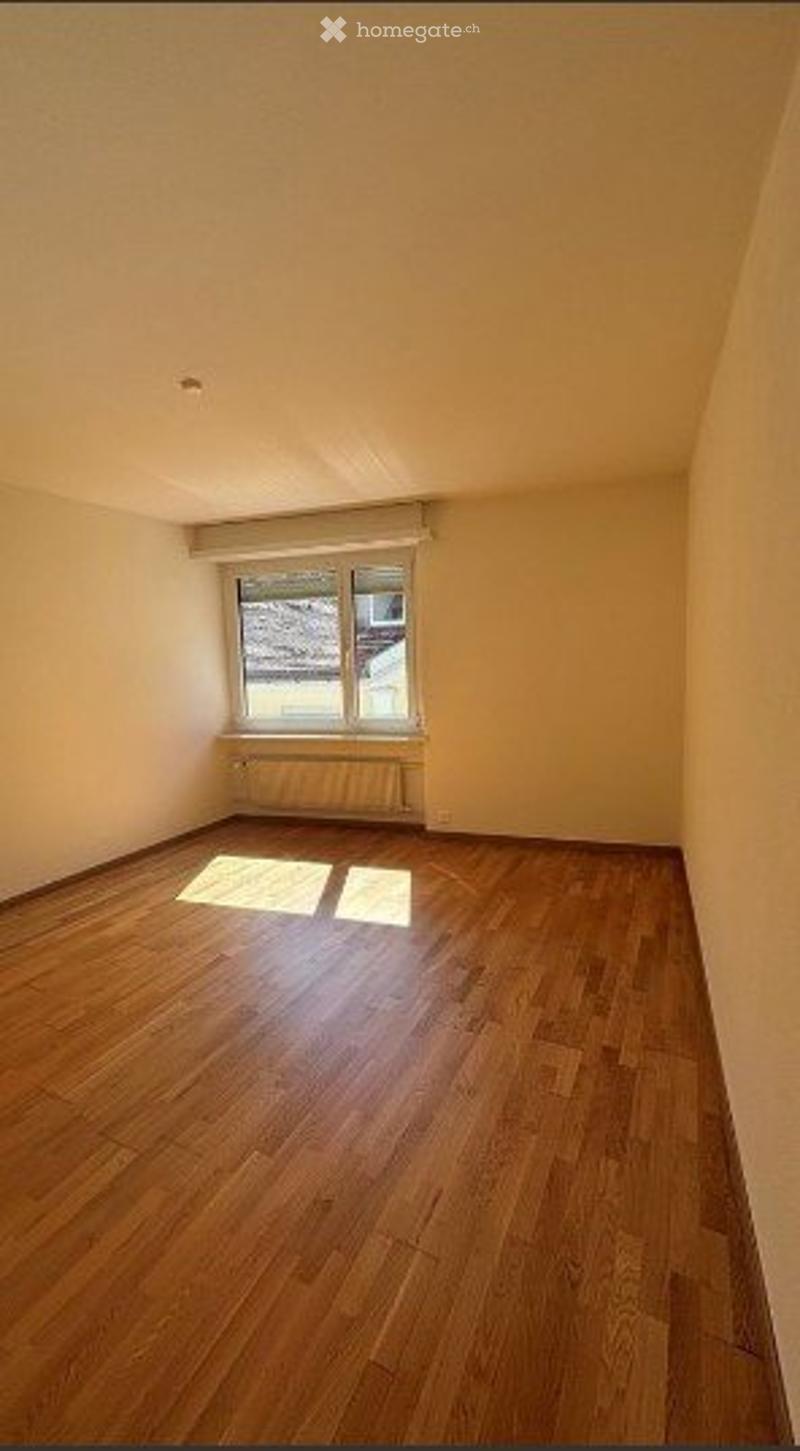 Charmante 3-Zimmer-Wohnung mit Balkon im Herzen von Chur (4)