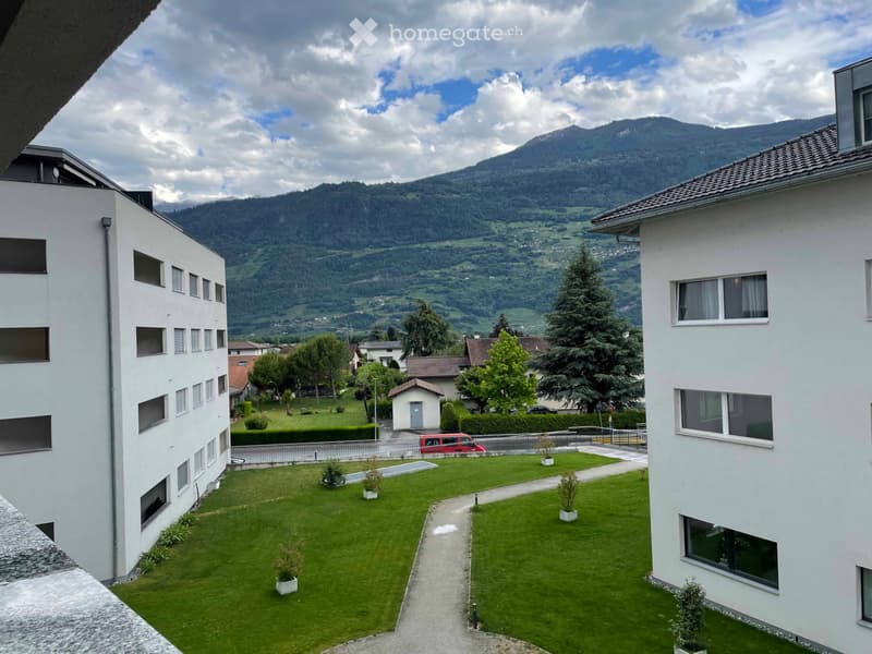 Appartement 2,5 pièces avec grand balcon / vue sur montagnes (1)