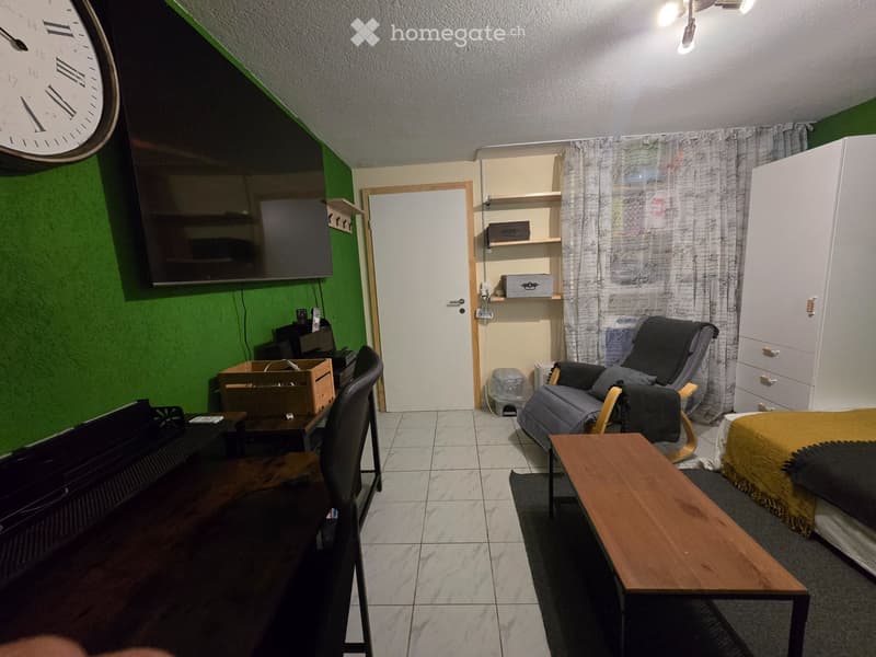 Chambre meublée 20m2 : bureau, TV à 800.- charges comprises (2)
