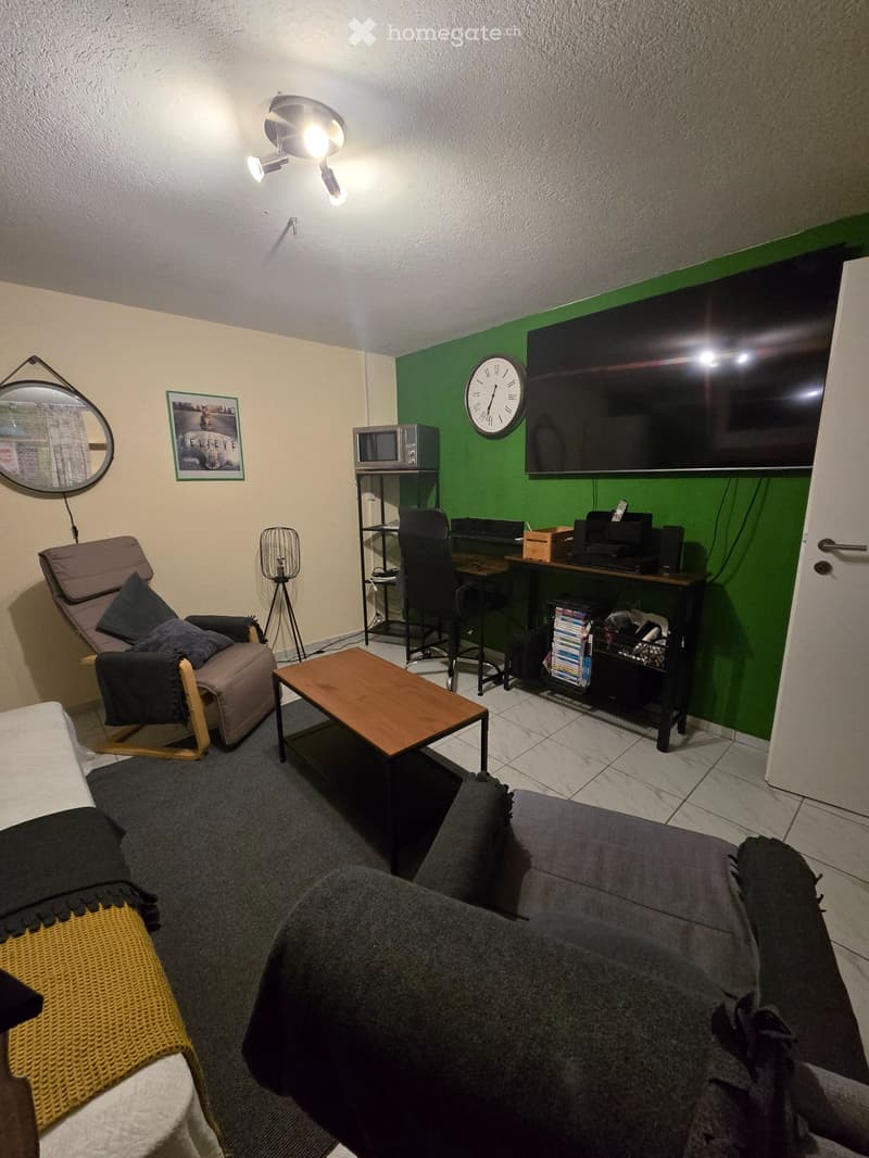 Chambre meublée 20m2 : bureau, TV à 800.- charges comprises (5)