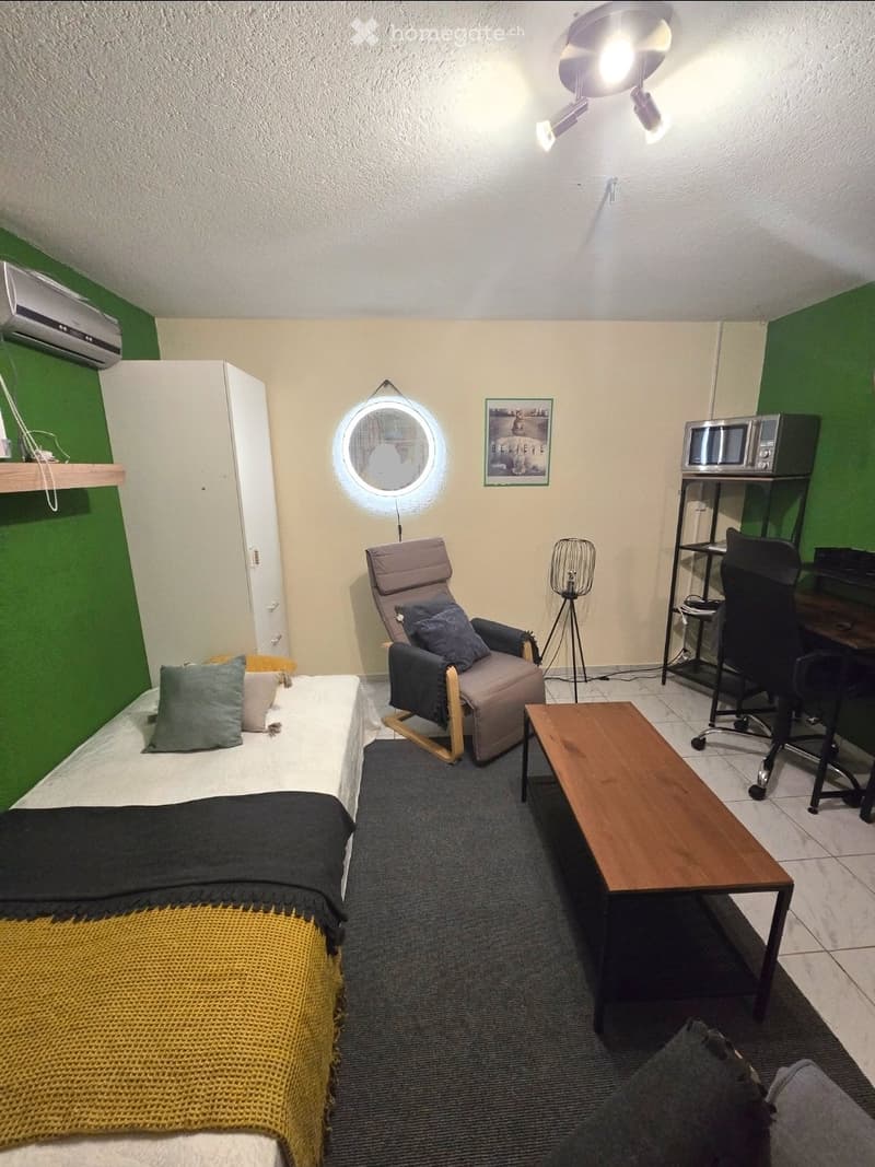 Chambre meublée 20m2 : bureau, TV à 800.- charges comprises (1)