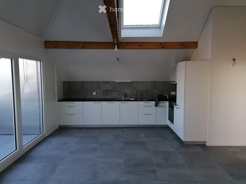Charmant appartement en attique de 2.5 pièces à Neuchâtel (4)
