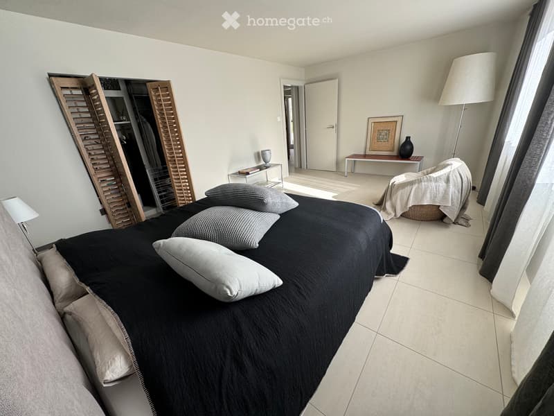 Grande chambre dans villa avec jardin et piscine (1)