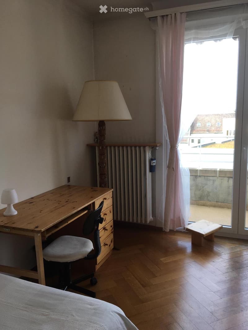 Chambre à sous louer ( fiile uniquement) (5)