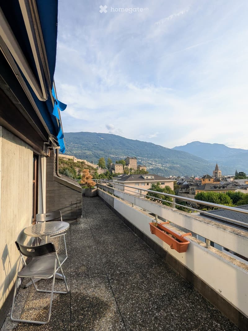 Charmant attique 2,5 pièces avec terrasse au centre de Sion (5)