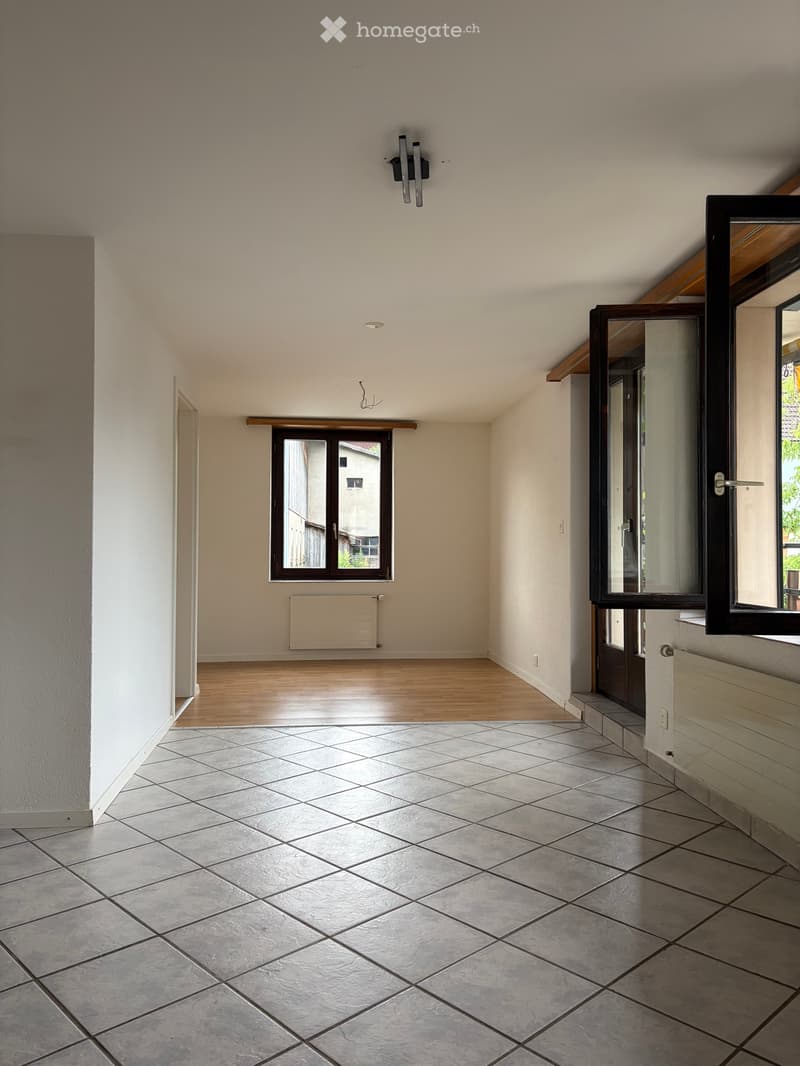 Joli appartement de 2pces avec balcon (2)