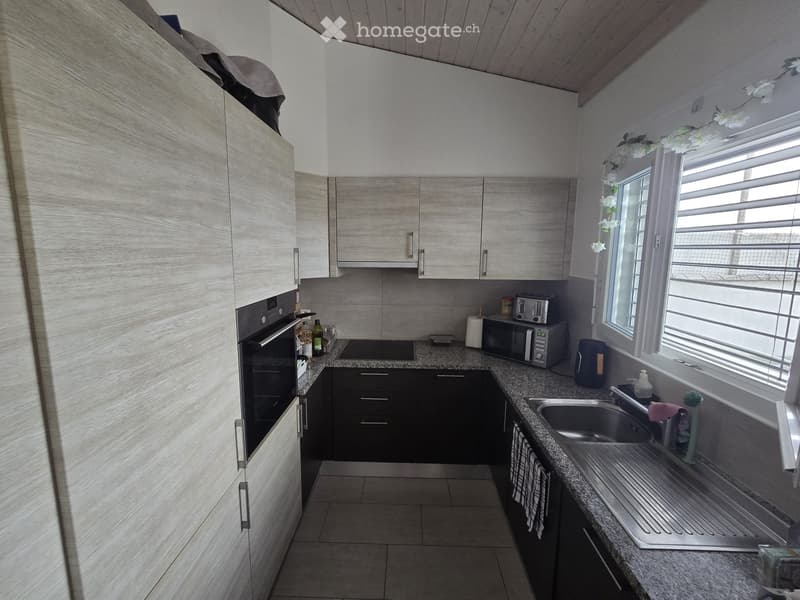 Bel appartement en attique 3.5 pièces pour le 1er novembre (4)