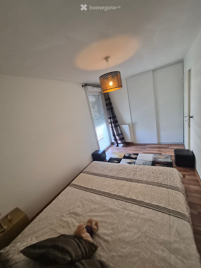 Chambre a louer au pas de l'échelle (2)