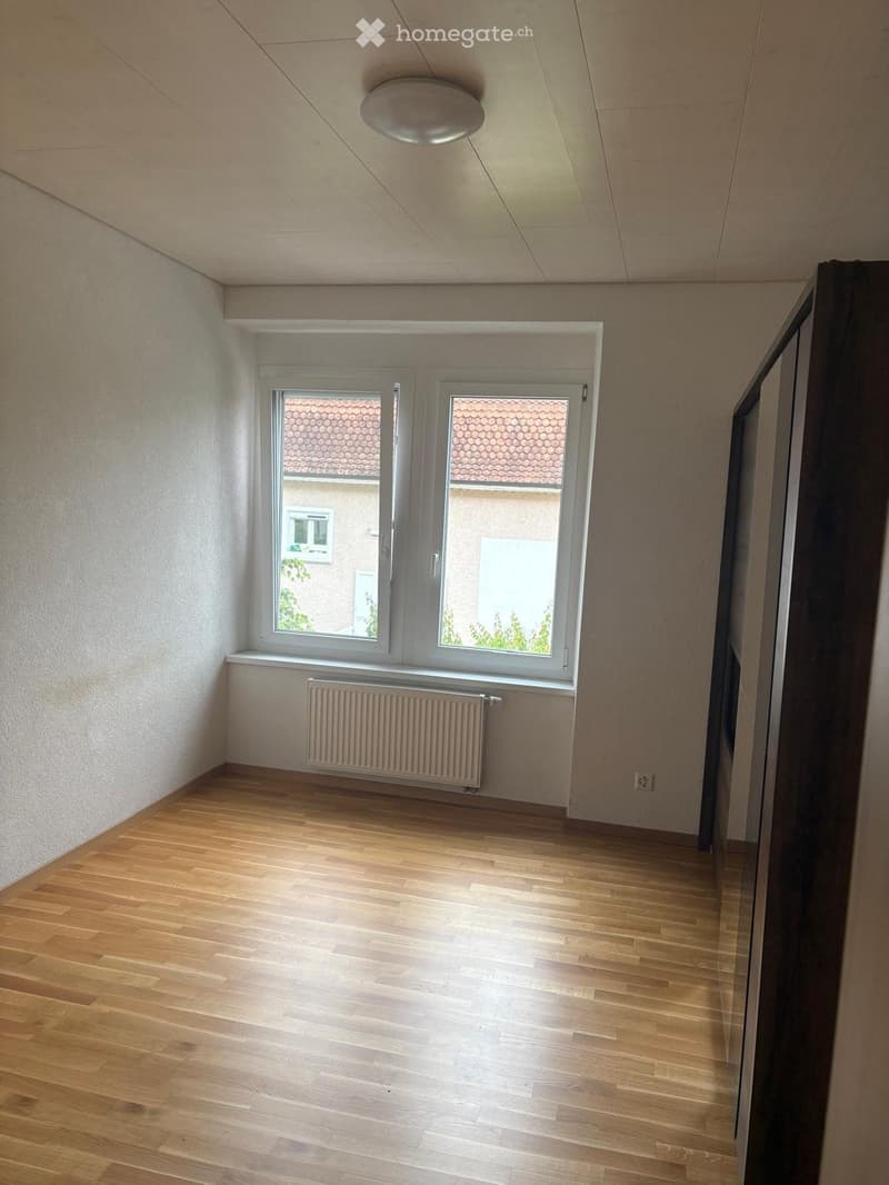 Appartement rénové en 2020, grande hauteur de pièce (4)