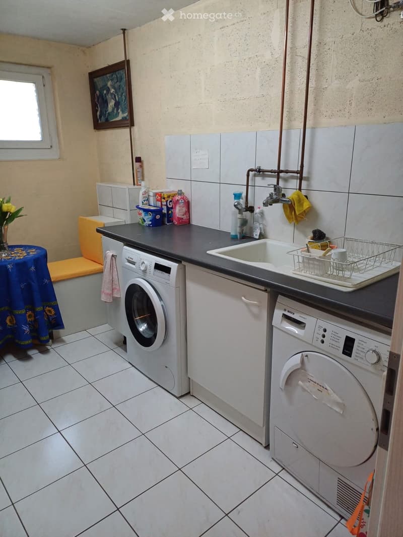 Chambre meublée à louer dans une villa familiale (5)