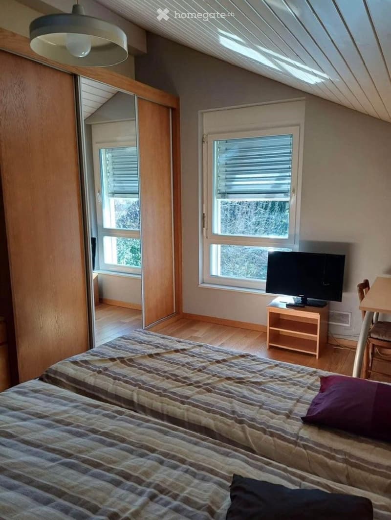 Chambre meublée à louer dans une villa familiale (1)