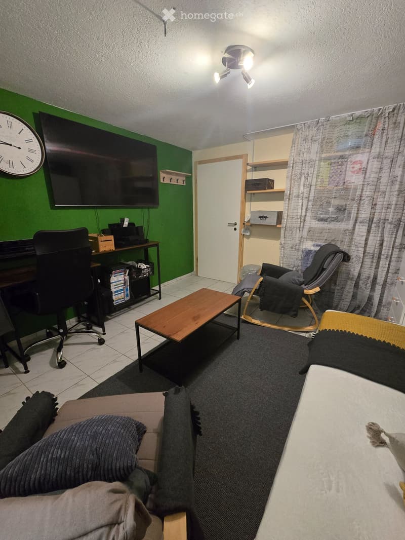 Chambre meublée 20m2 : bureau, TV à 800.- charges comprises (3)